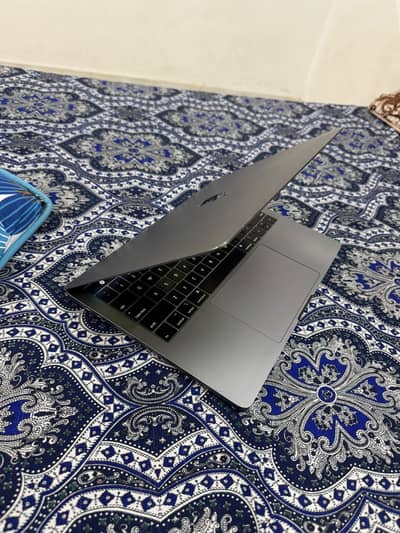 MacBook Pro Touch Bar” core i7 -2019 | -16GB Ram 512 SSD