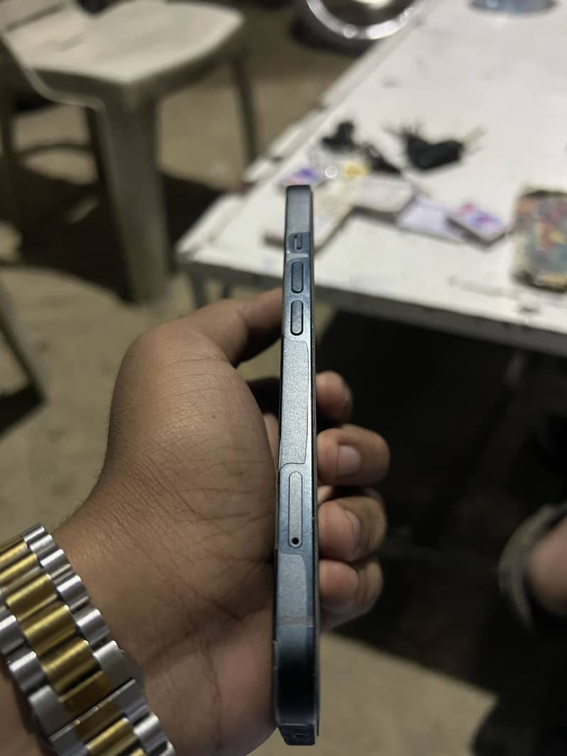 Apple iPhone 13 3
