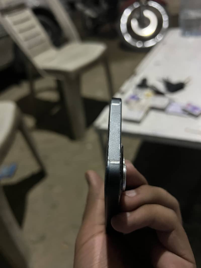 Apple iPhone 13 4