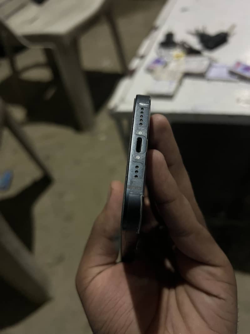 Apple iPhone 13 5