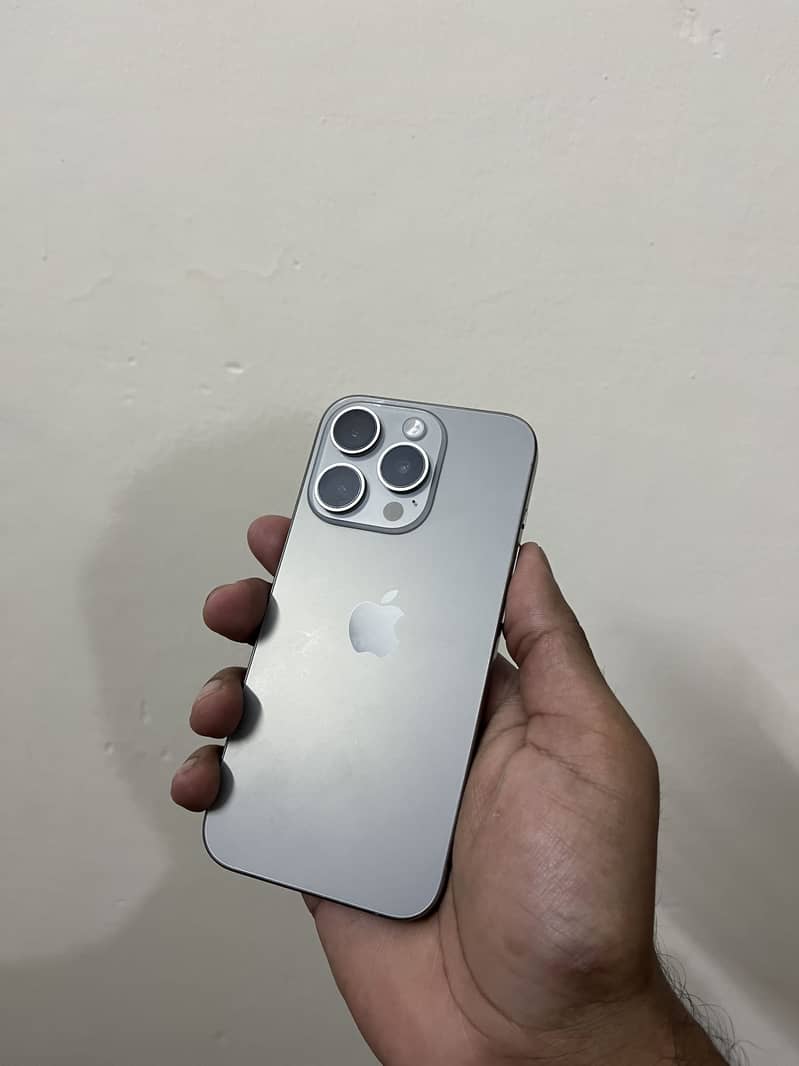 Apple iPhone 15 Pro 0