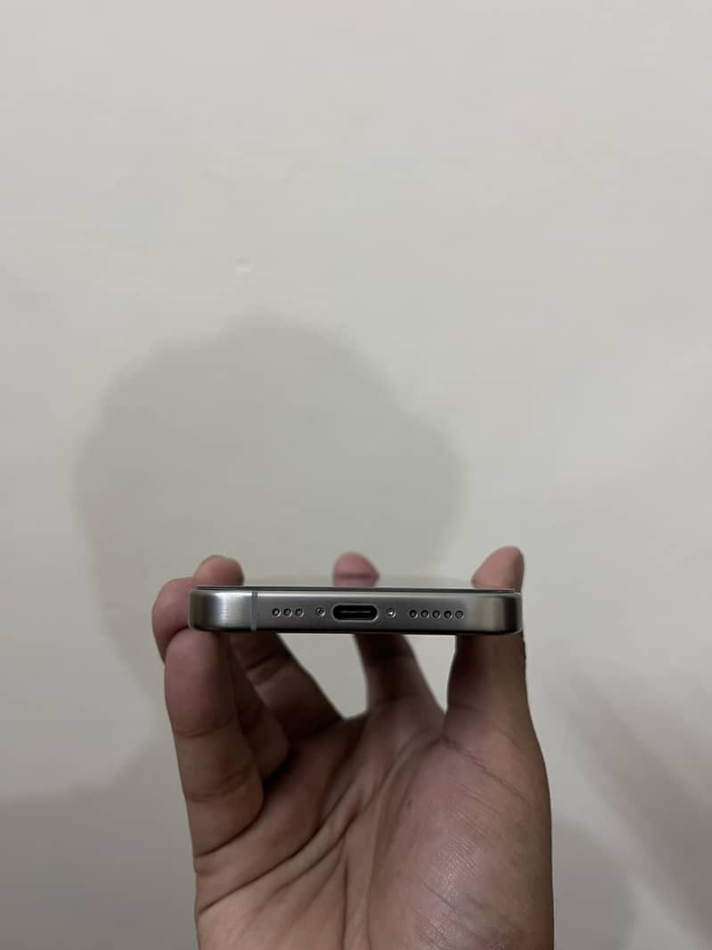 Apple iPhone 15 Pro 3