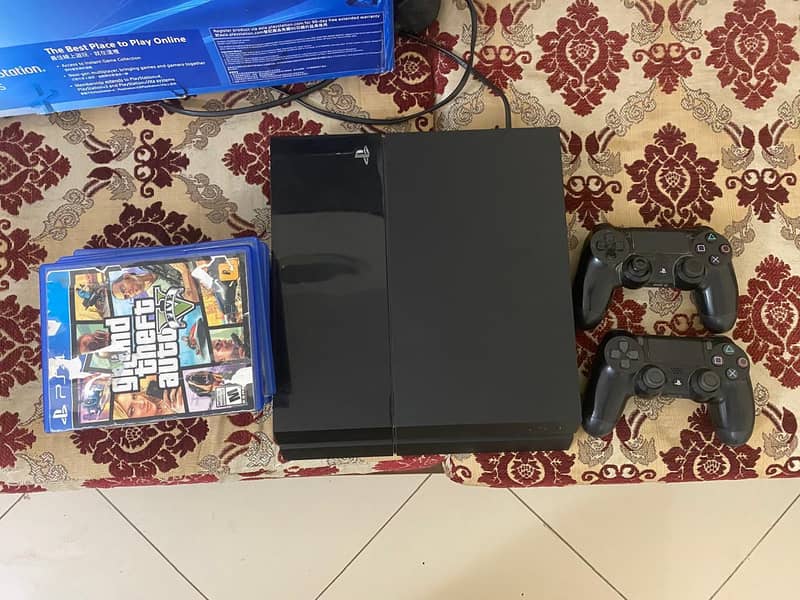 ps4 500gb, 7 CDs , 2 controllers 1
