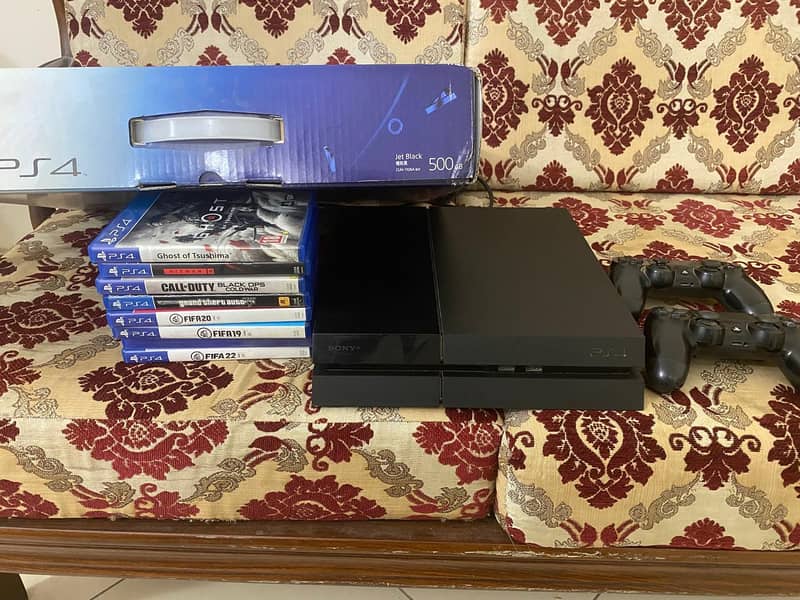 ps4 500gb, 7 CDs , 2 controllers 2