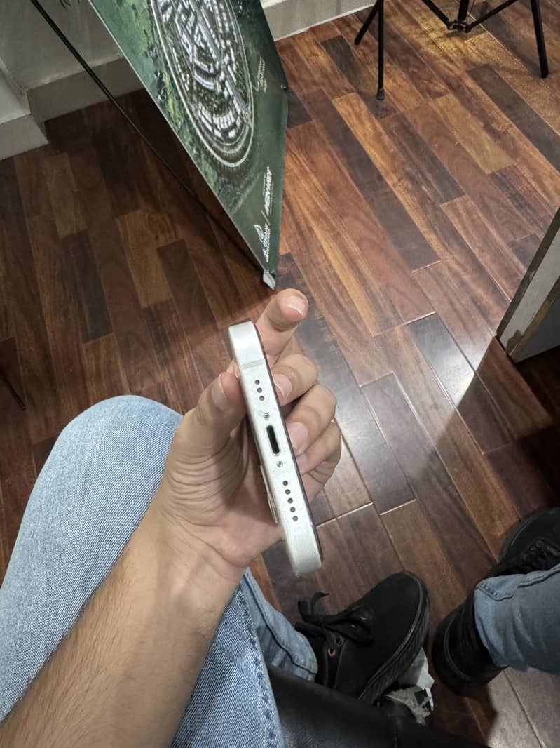 Apple iPhone 12 4