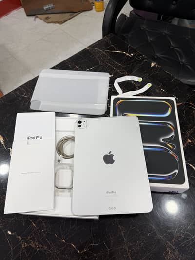 iPad Pro m4 11” inches silver 256gb