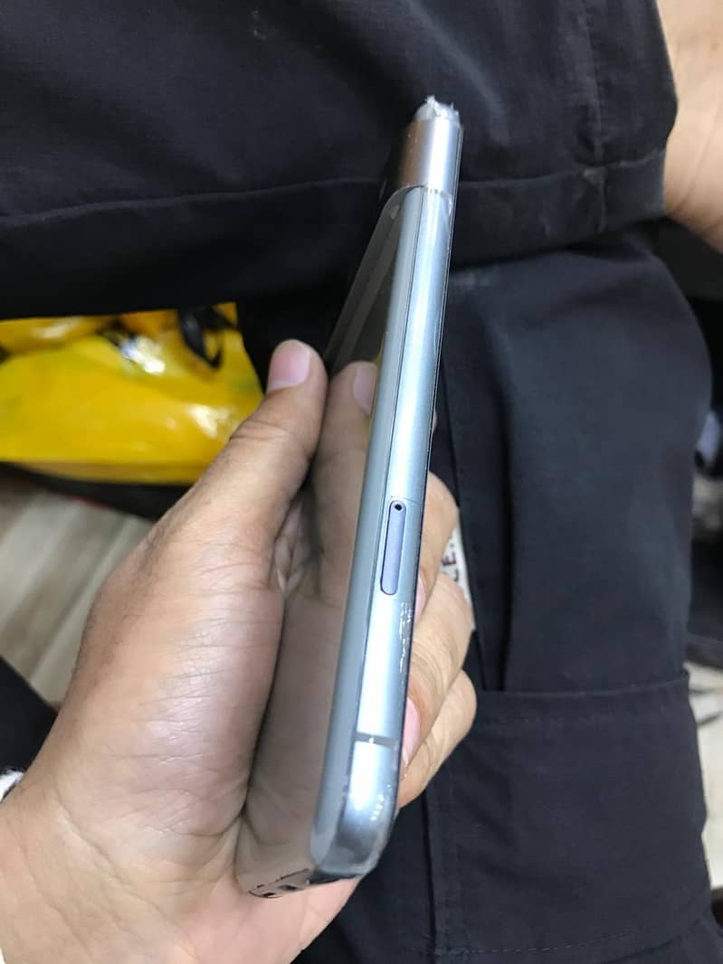 Google Pixel 8 4