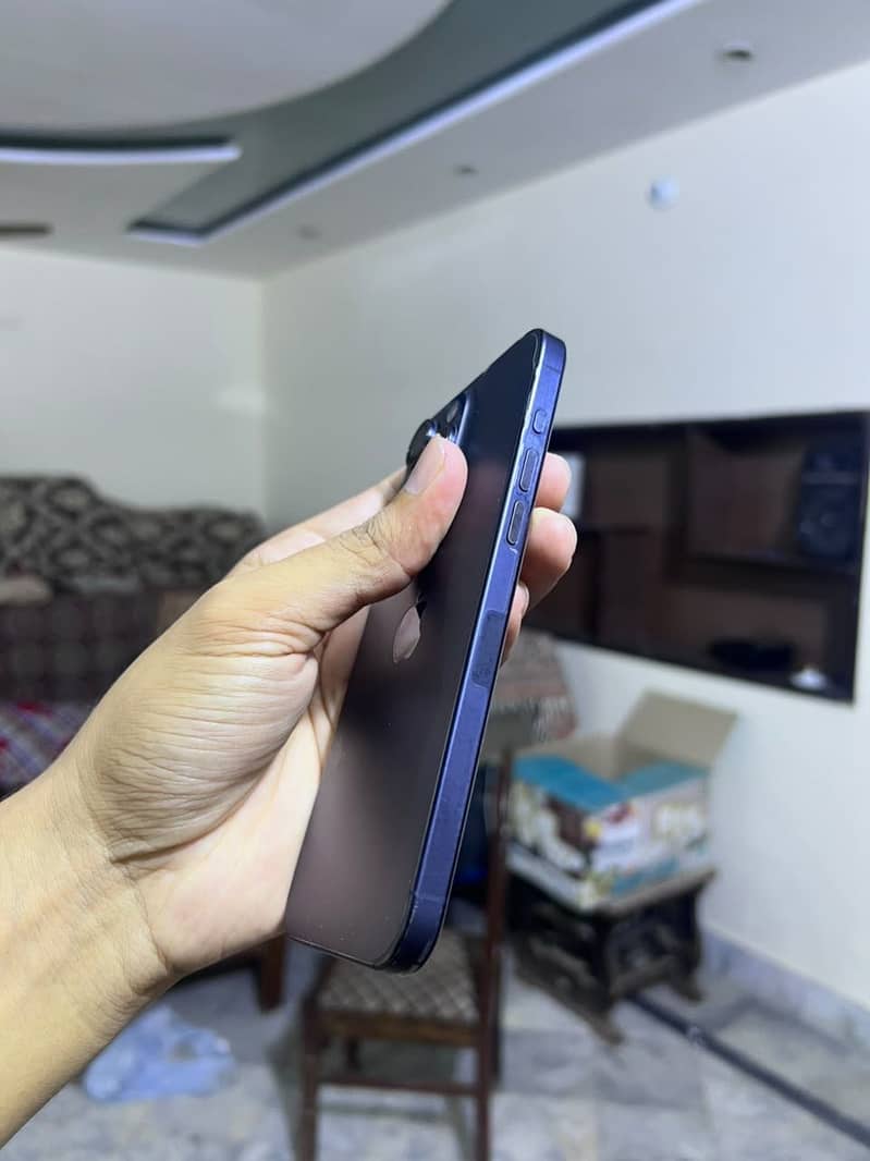 IPhone 15 Pro Max JV 1