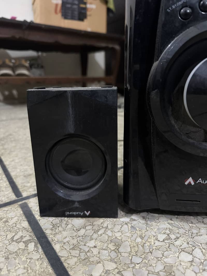 Audionic Bluetooth Speaker Only 1 pair is working 2