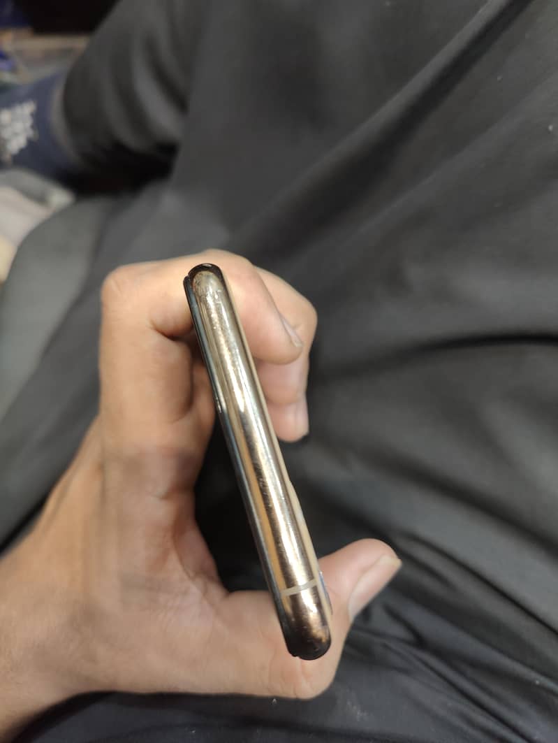 Apple iPhone 11 Pro Max 6