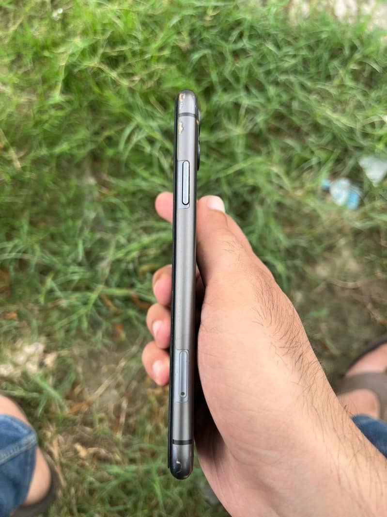 Apple iPhone 11 0