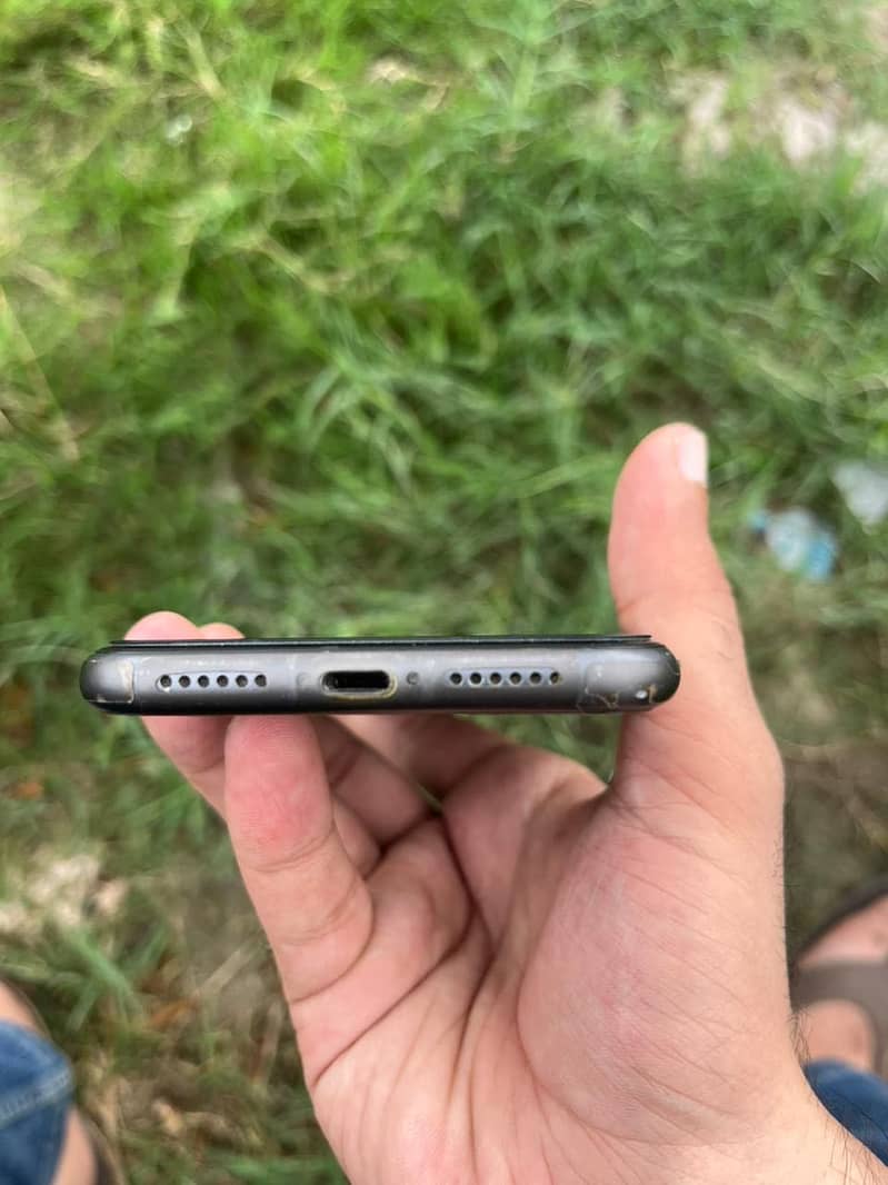 Apple iPhone 11 4