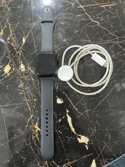 Apple watch series 9 45mm excellent condtion