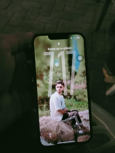 Apple iPhone 13