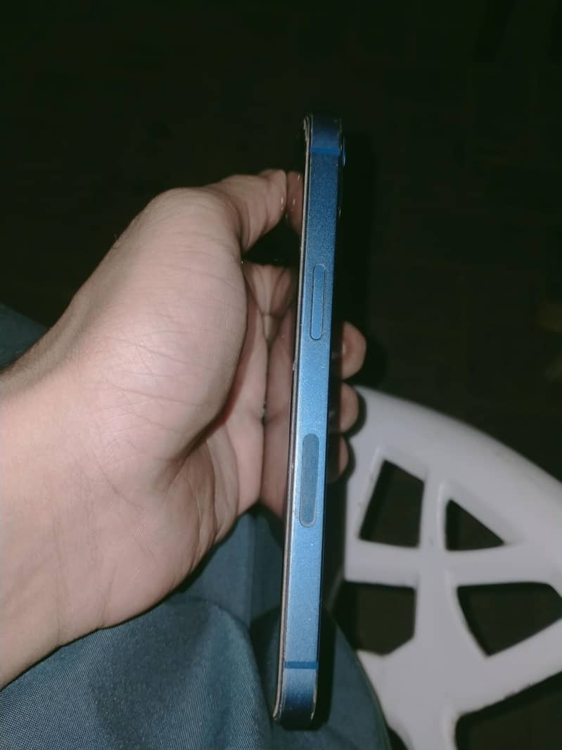Apple iPhone 13 2