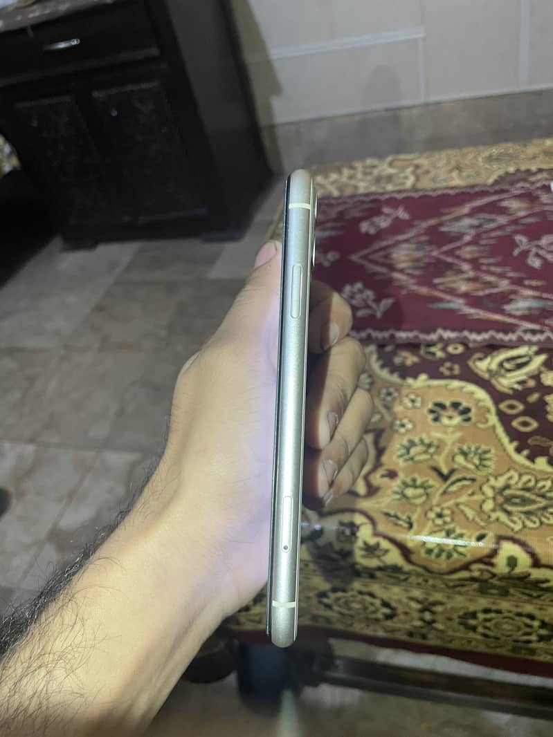 Apple iPhone 11 3