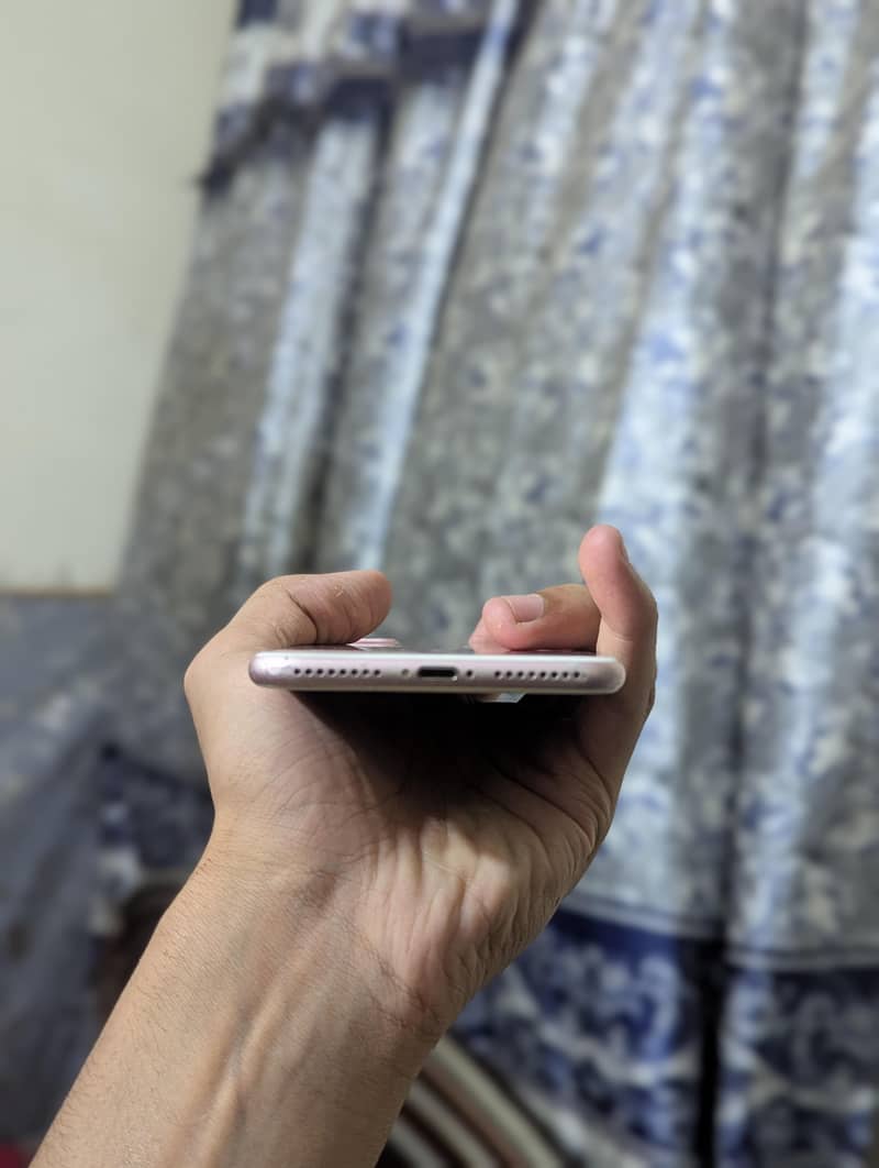 Apple iPhone 7 Plus 2