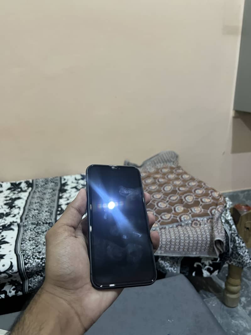 Apple iPhone 11 3