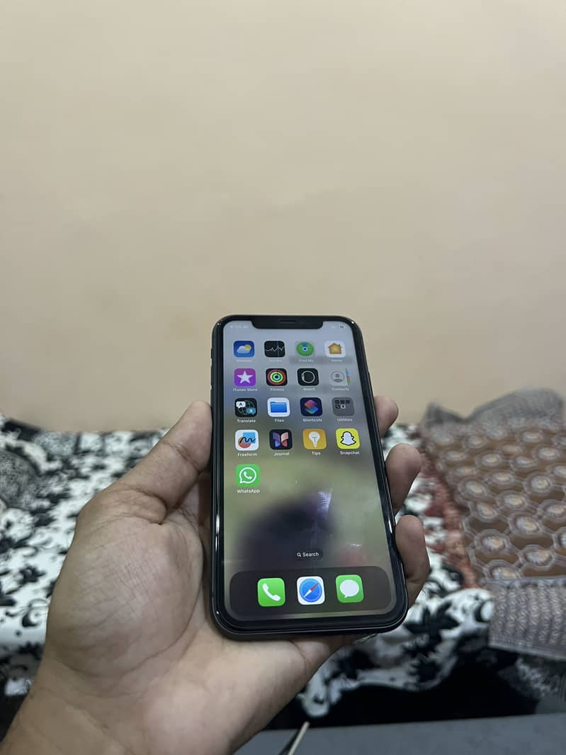 Apple iPhone 11 4