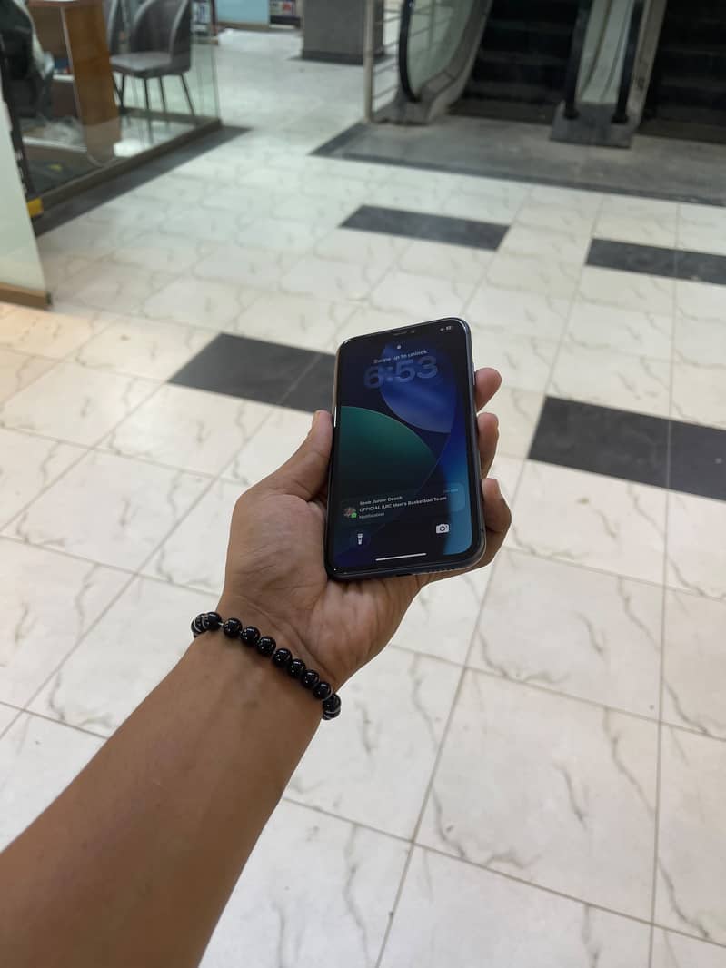 Apple iPhone 11 4