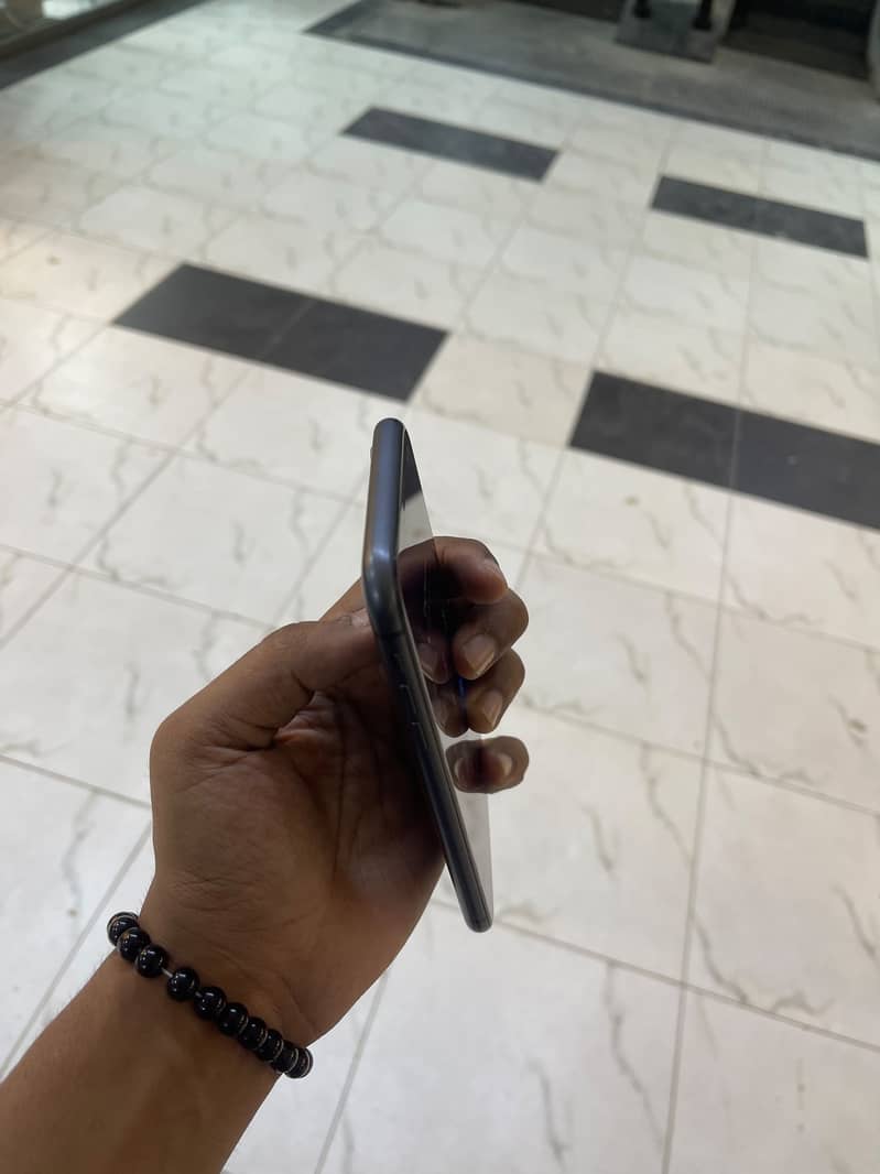 Apple iPhone 11 5