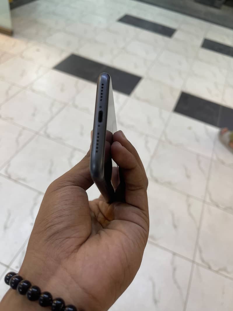Apple iPhone 11 6