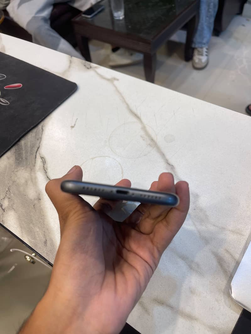 Apple iPhone 11 8