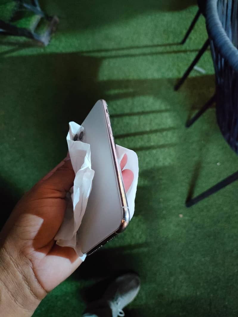 Apple iPhone 11 Pro 2