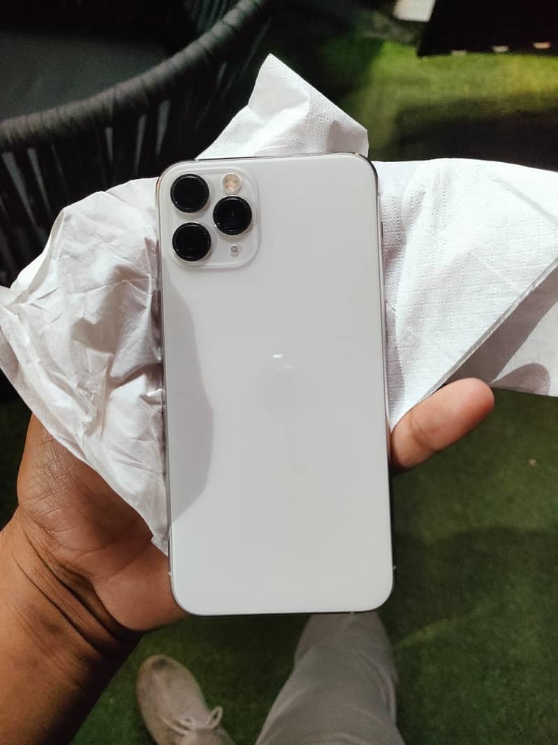 Apple iPhone 11 Pro 4