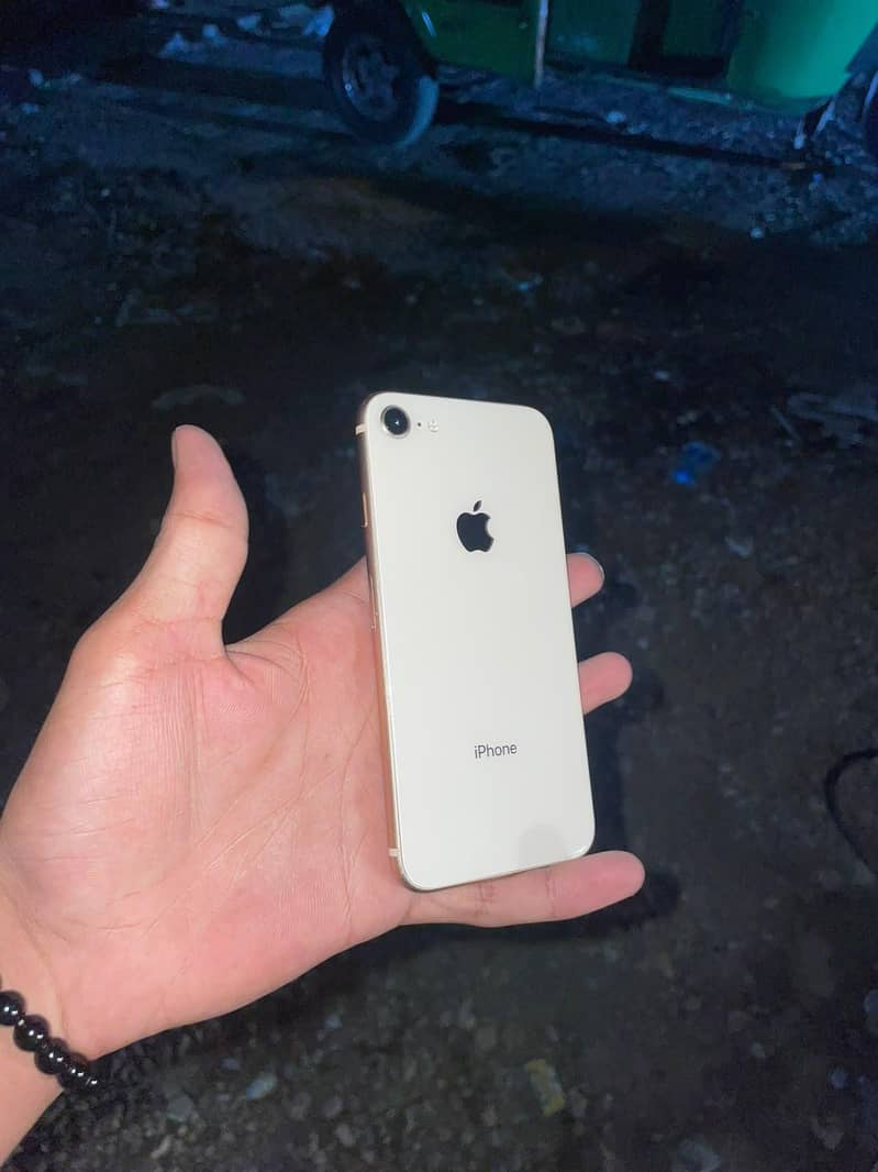 Apple iPhone 8 1