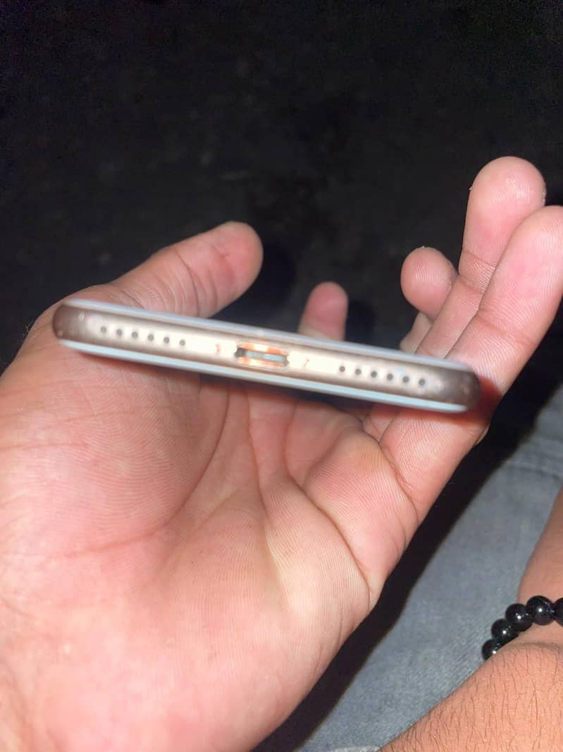 Apple iPhone 8 3