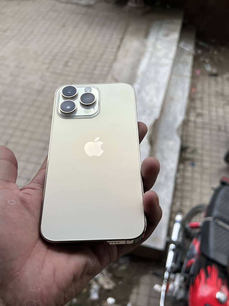 Apple iPhone 14 Pro Max 0