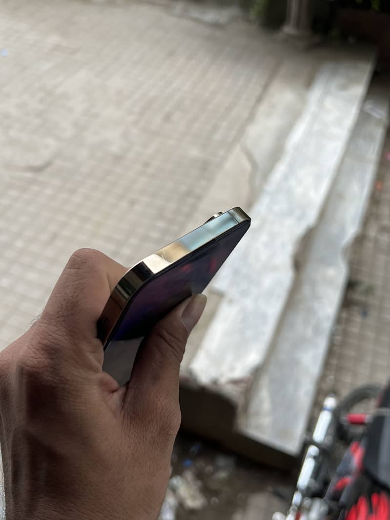 Apple iPhone 14 Pro Max 2