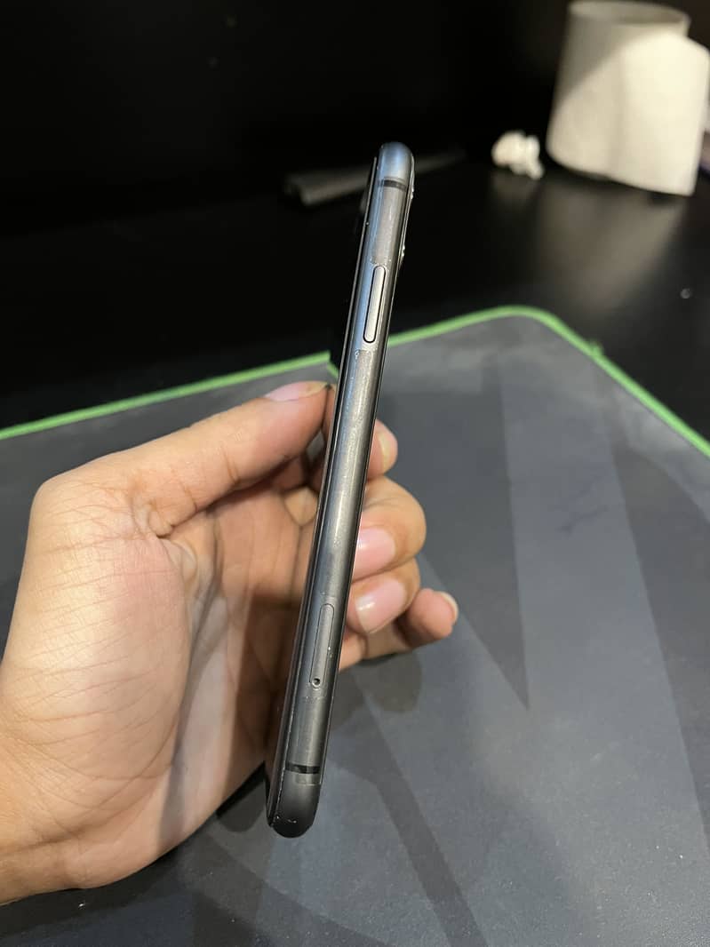 Apple iPhone 11 4