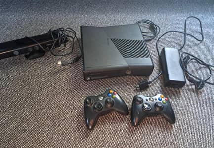 XBOX 360 Slim (Kinect + 2 Controller) (10/10) (Jailbreak)