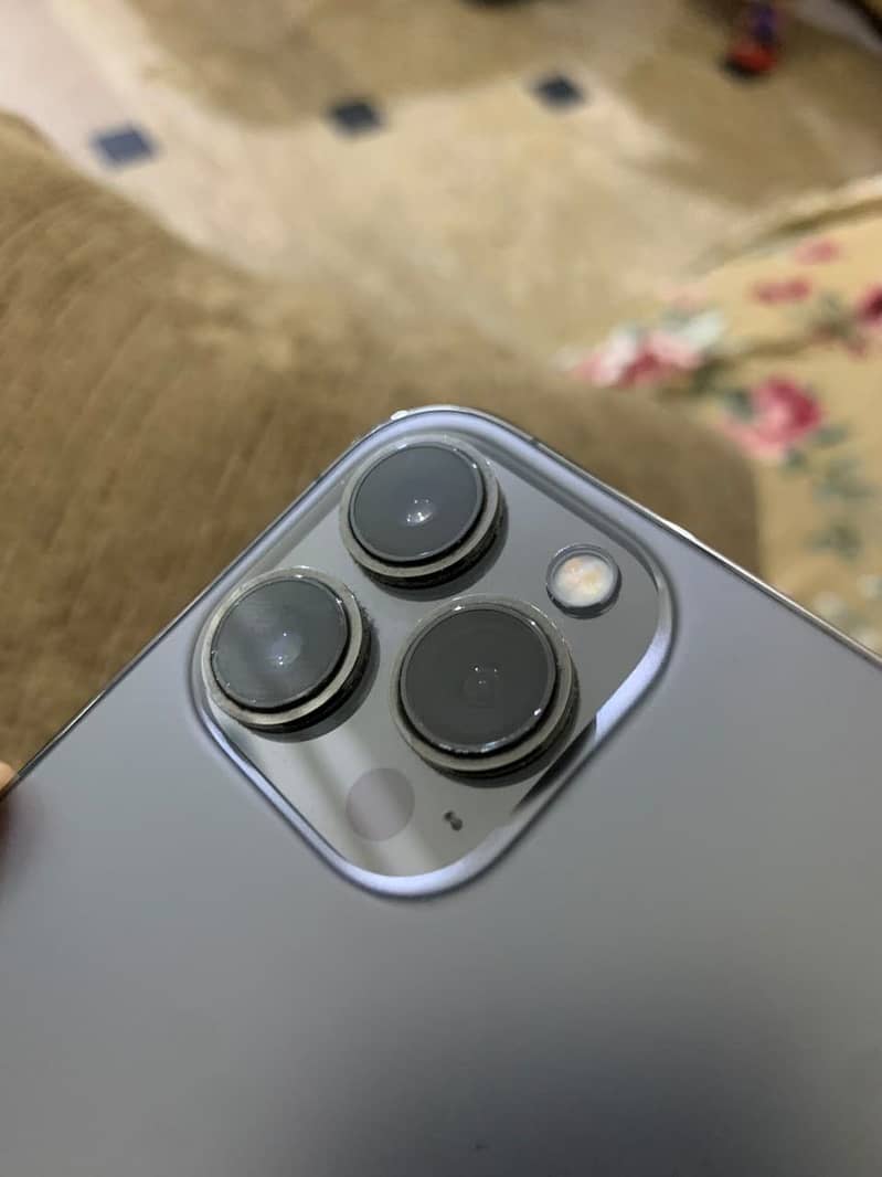 Apple iPhone 13 Pro Max 4
