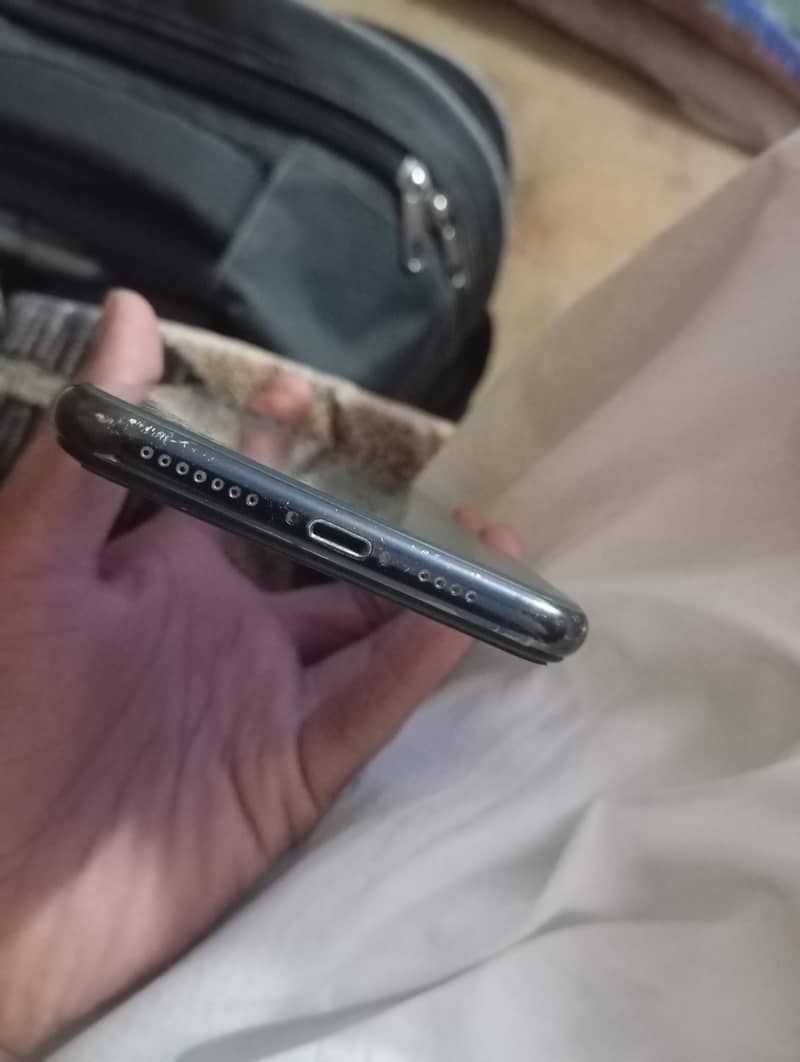 Apple iPhone 11 Pro Max 2