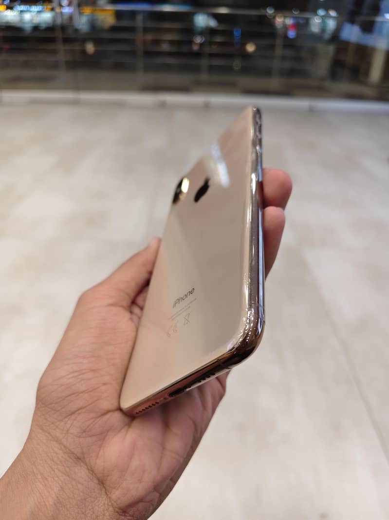 Apple iPhone XS Max 3