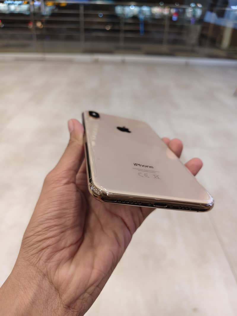 Apple iPhone XS Max 4