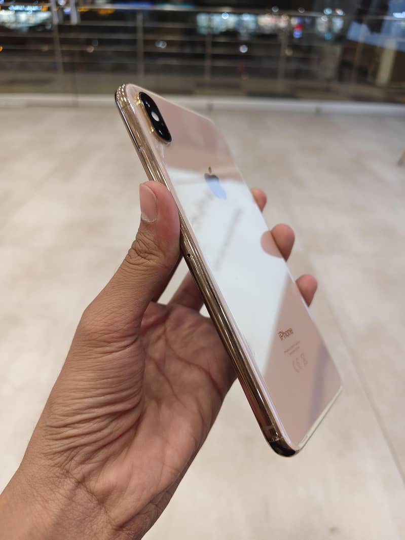 Apple iPhone XS Max 5