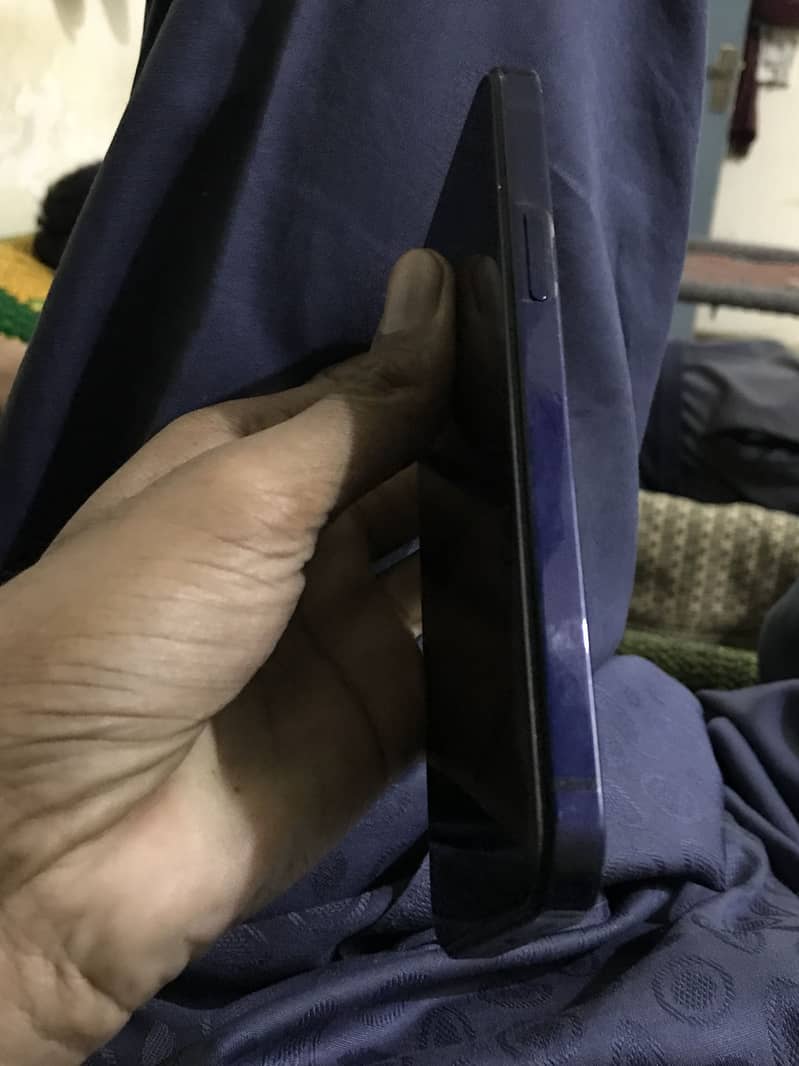 Apple iPhone 12 1