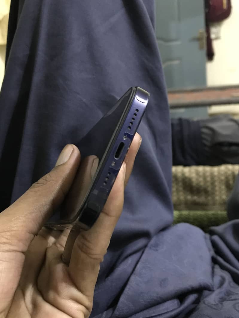 Apple iPhone 12 2