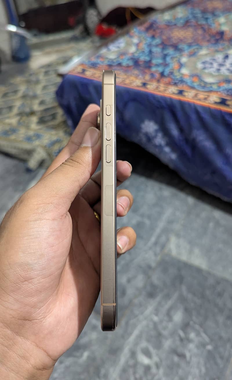 Apple iPhone 16 Pro Max 2