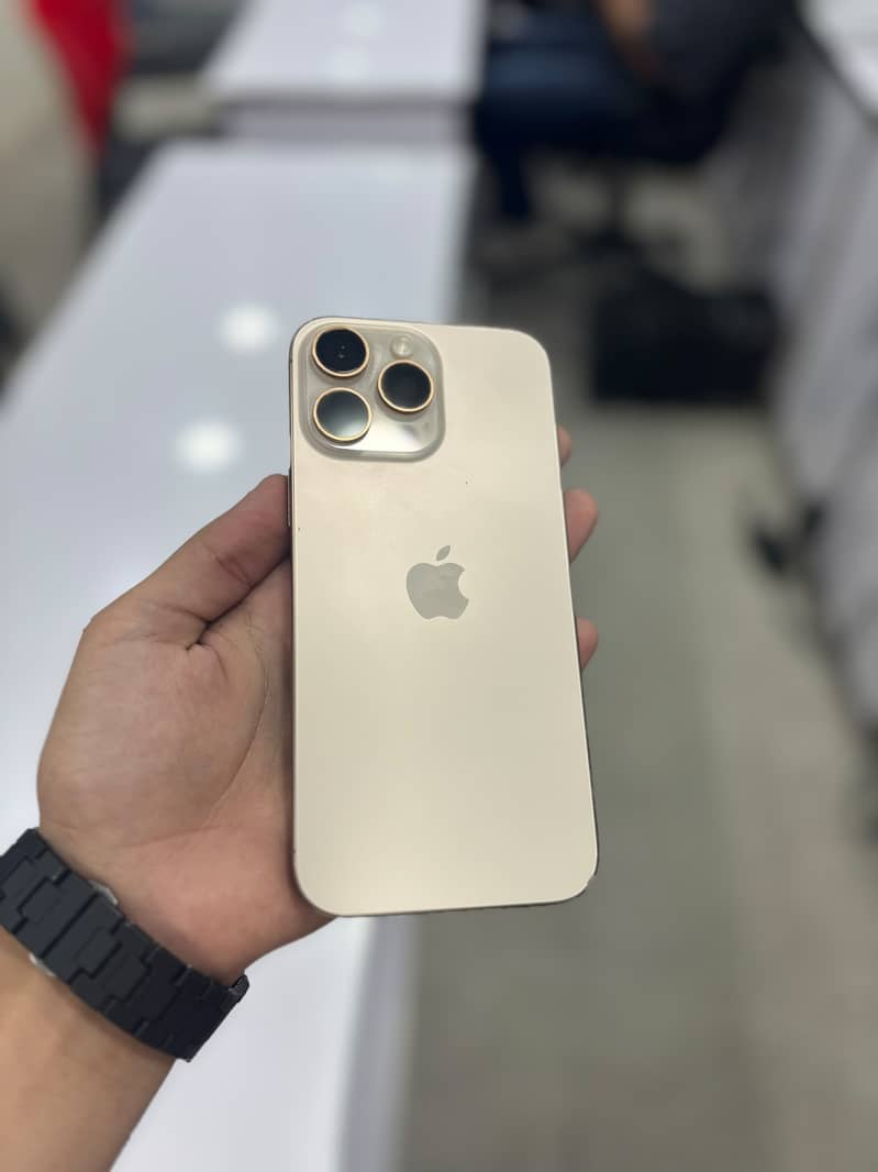 Apple iPhone 16 Pro Max 0