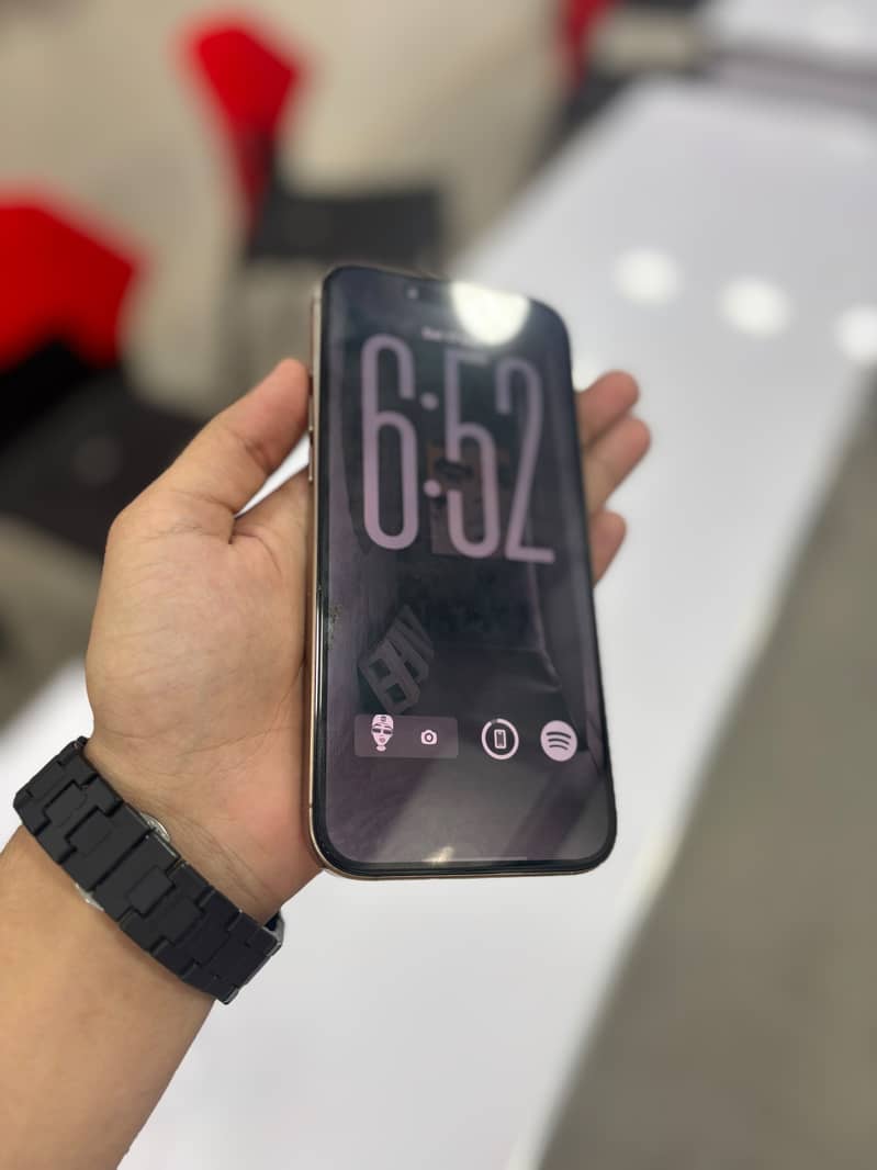 Apple iPhone 16 Pro Max 6