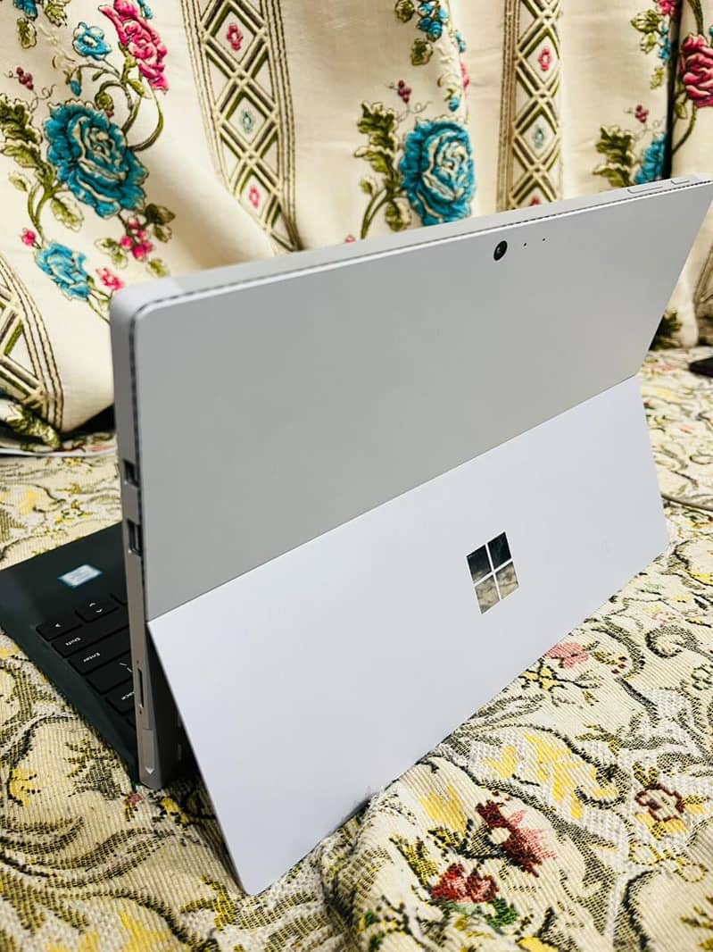 Microsoft Surface Pro 4 core 7 6th Gen 1