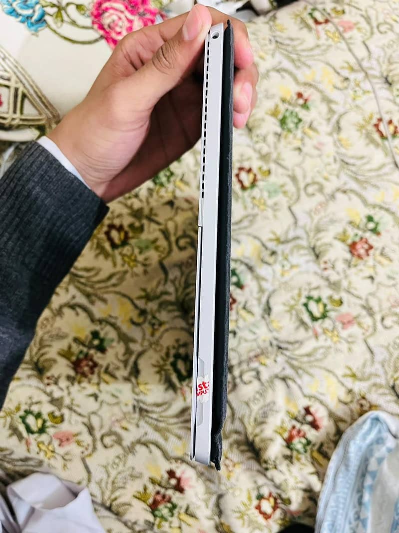 Microsoft Surface Pro 4 core 7 6th Gen 4