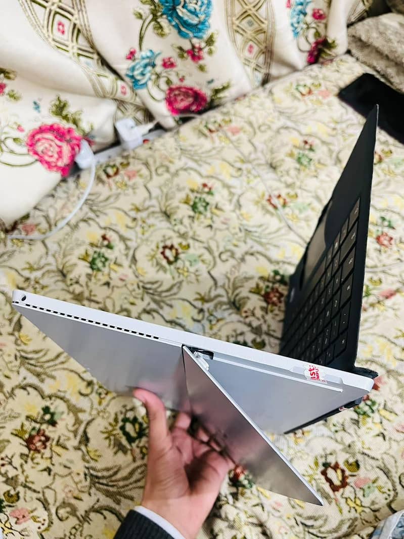 Microsoft Surface Pro 4 core 7 6th Gen 5