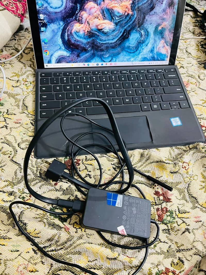 Microsoft Surface Pro 4 core 7 6th Gen 8