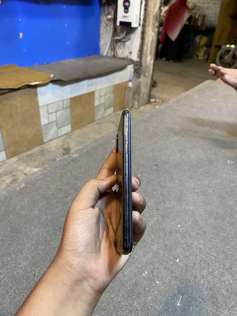 Apple iPhone X 2